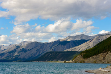 Obraz premium Mountains surrounding the lake at Muncho Lake Provincial Park, British Columbia, Canada