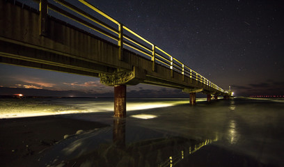 seebrücke bei nacht