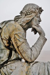 Würzburg, Walther von der Vogelweide im Nebel