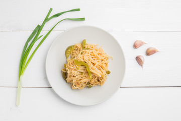 Noodles with bell pepper on plate
