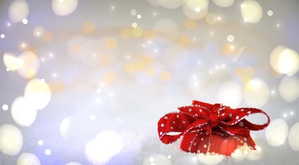 Weihnachten Hintergrund  Geschenk im Schnee Panorama Banner