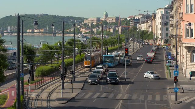 Lockdown: Heavy Traffic Moves Along Waterfront Roads Towards Buda Castle