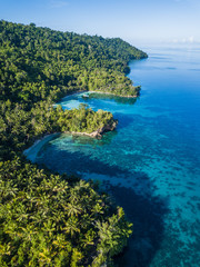 Obraz premium The coastline of the Togian islands in Sulawesi, Indonesia
