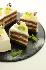 洋梨のショートケーキ