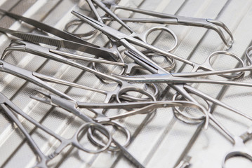 Surgical instruments, a set of surgical instruments