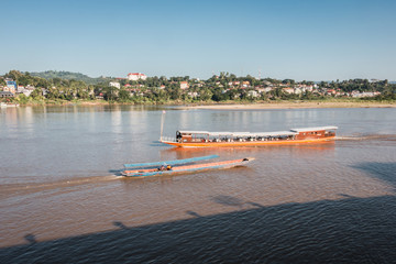 Obraz premium Ferry crossing from Thailand to Laos
