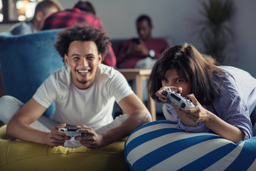 Couple playing video games at modern startup office © FS-Stock