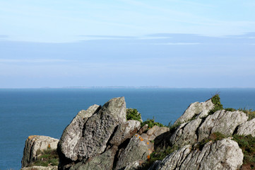 Fototapeta na wymiar Bretagne sauvage avec ses rochers et ses paysages majestueux