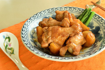 鶏肉とじゃが芋の煮物