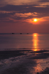 Obraz premium Scenic view of beautiful sunset above the sea