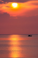 Naklejka na ściany i meble Scenic view of beautiful sunset above the sea