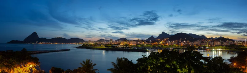 Stoff pro Meter Schöner Panoramablick auf die Stadt Rio de Janeiro mit Zuckerhut und Corcovado in der Abenddämmerung. © Imago Photo