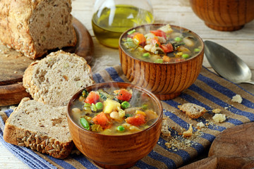 zuppa di verdure fumante