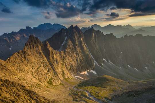 Fototapeta Zachód słońca widoczny z Lodowej Przełęczy ,Wysokie Tatry.