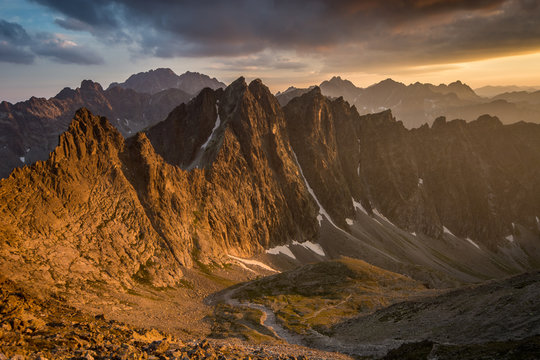Fototapeta Zachód słońca widoczny z Lodowej Przełęczy ,Wysokie Tatry.