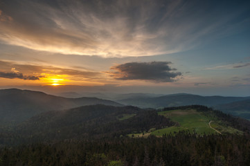 Fototapeta na wymiar Zachód słońca w Gorcach,małopolska.