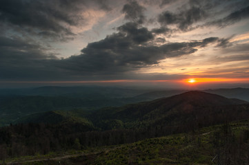 Fototapeta na wymiar Wschód słońca w Gorcach,małopolska.
