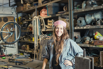 Fototapeta na wymiar portrait of a young woman worker in a workshop