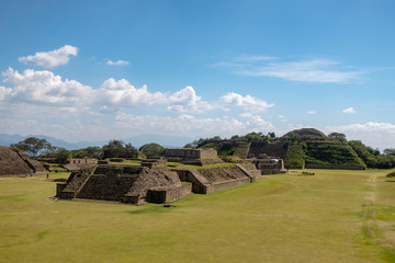 Pyramiden am Monte Alban in der Nähe von Oaxaca, Mexiko