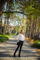 Photographing a girl during autumn with a blurred background