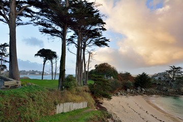 Paysage de Bretagne en soirée à Port-Blanc Penvénan