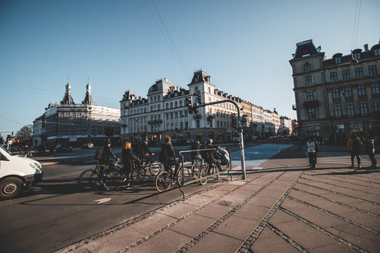 Cyclists waiting at an intersection in Copenhagen