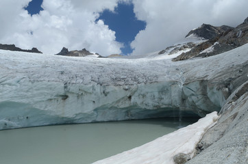 Une superbe randonnée au pied du glacier de Grand Méan au dessus du cirque des Evettes au cœur...