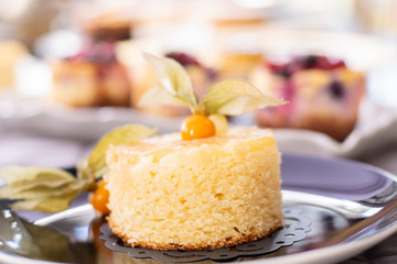 Pineapple cake with fresh pineapple