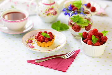 Cream puffs with berries