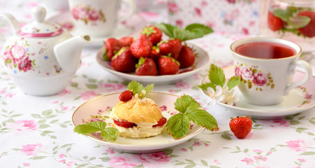 Cream puffs with berries