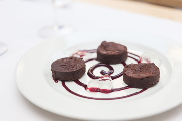 Close up on gourmet brownies served on a restaurant table