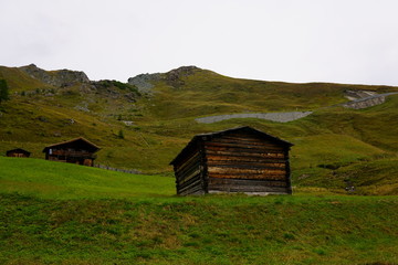 Fototapeta na wymiar Beautiful drive thru the Austrian Alps