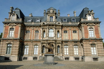 Fototapeta na wymiar Ville d'Epernay, Le Château Perrier, avenue de Champagne, département de la Marne, France