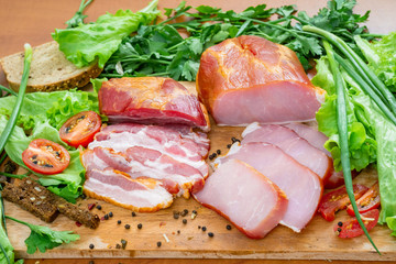 Ham and brisket with salad, onion and bread