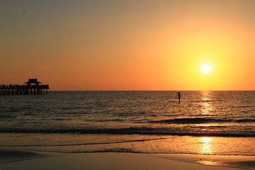 Fototapeta na wymiar Spectacular Florida sunset. Gulf of Mexico. Atlantic Ocean sunset. Silhouette