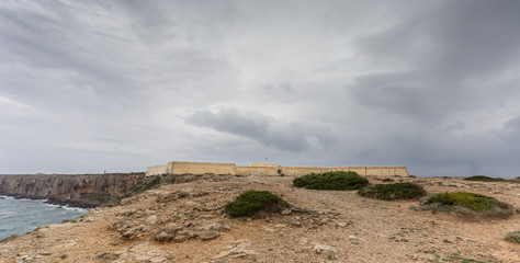Fototapeta na wymiar Fortaleza de Sagres - Historisches Nationaldenkmal - Weitwinkel