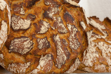 Brot aus Weizenmehl mit Kruste