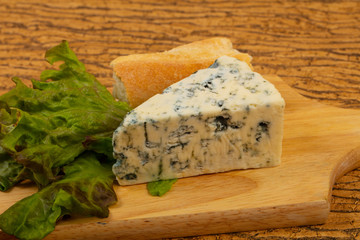 Blue cheese  with salad leaves