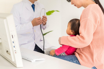 小児科を受診する親子