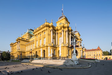 Fototapeta na wymiar Croatian National Theater in Zagreb 