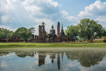 Fototapeta na wymiar Wat Mahathat Temple in Sukhothai historical park, Thailand