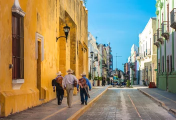 Fotobehang Mexico Mariachi in de straten van de koloniale stad Campeche, Mexico