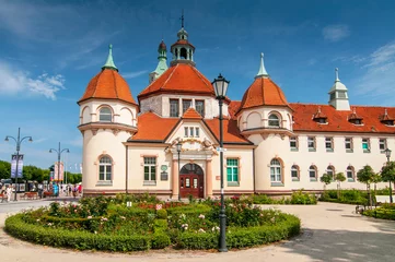 Photo sur Plexiglas La Baltique, Sopot, Pologne Historic Balneology Building and old Lighthouse in Sopot, Poland.