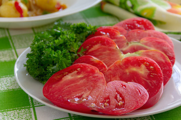 parsley and tomatoes cut into circles