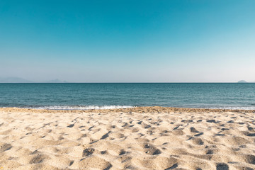 Fototapeta na wymiar Turquoise Sea Horizon Line From Sand Beach