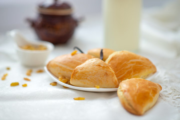 butter cottage cheese bun