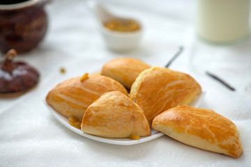 butter cottage cheese bun