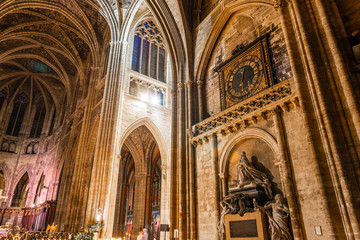 Fototapeta na wymiar Intérieur de la Cathédrale Saint-André à Bordeaux en Nouvelle-Aquitaine, France