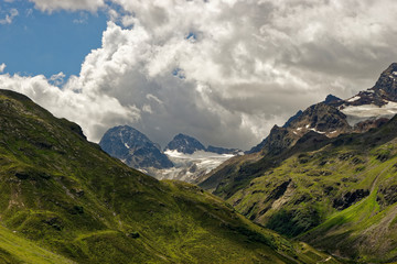 Obraz na płótnie Canvas Silvrettagruppe in den Zentralalpen zwischen der Schweiz und Österreich von Österreich aus gesehen