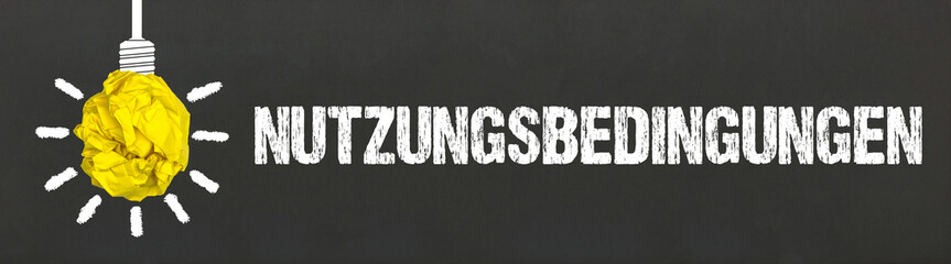 Fototapeta premium Nutzungsbedingungen / Glühbirne auf Tafel